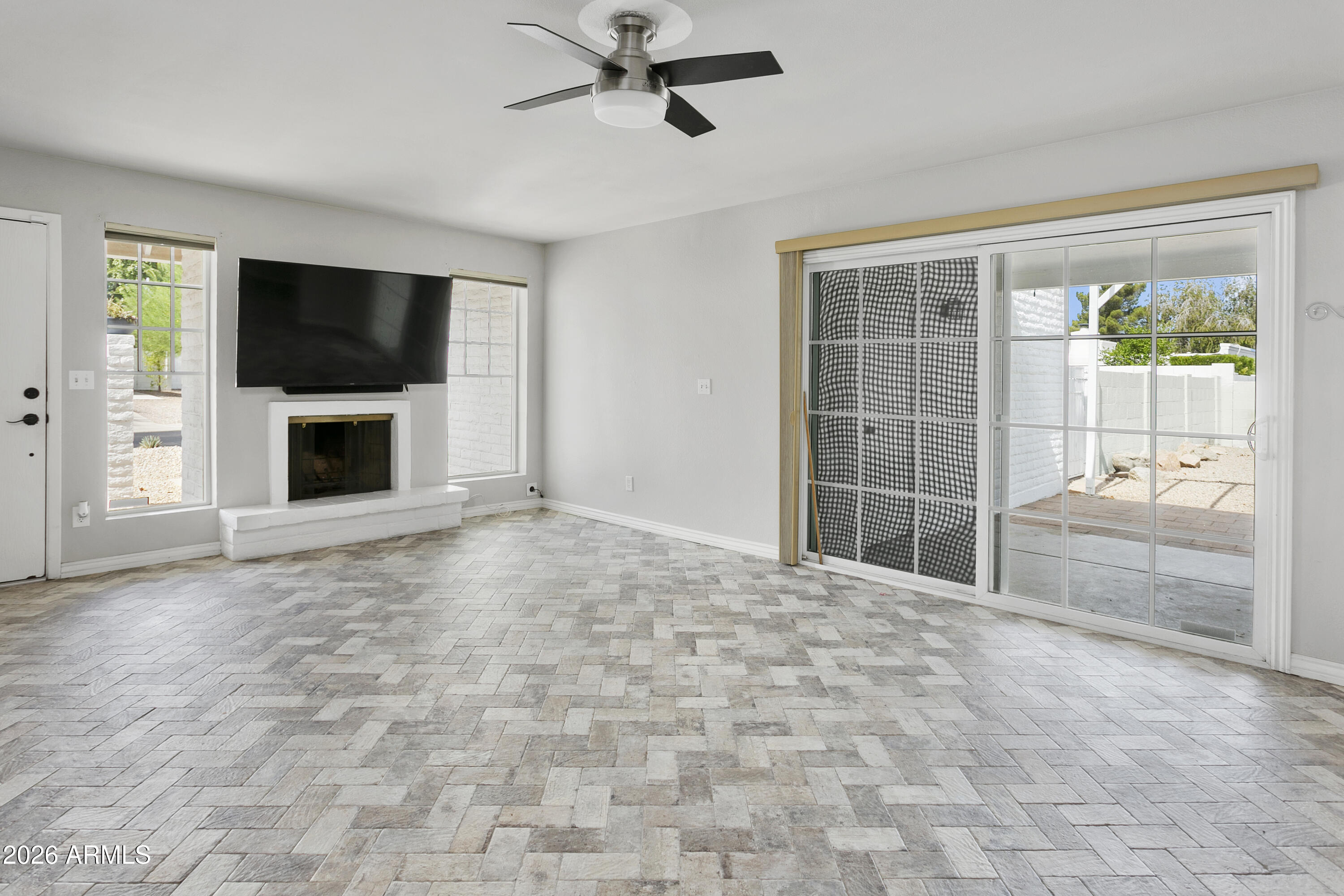628 East Boca Raton Road Phoenix, AZ 85022 - Photo 7 of 30 Living Room