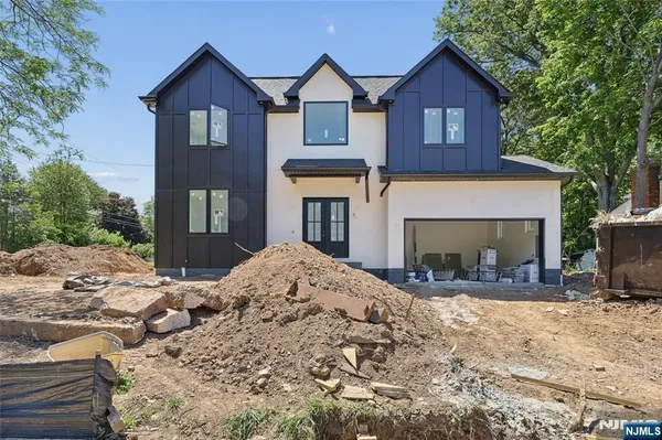 $2,650,000 | 70 Carleton Road, Cresskill, NJ 07626
