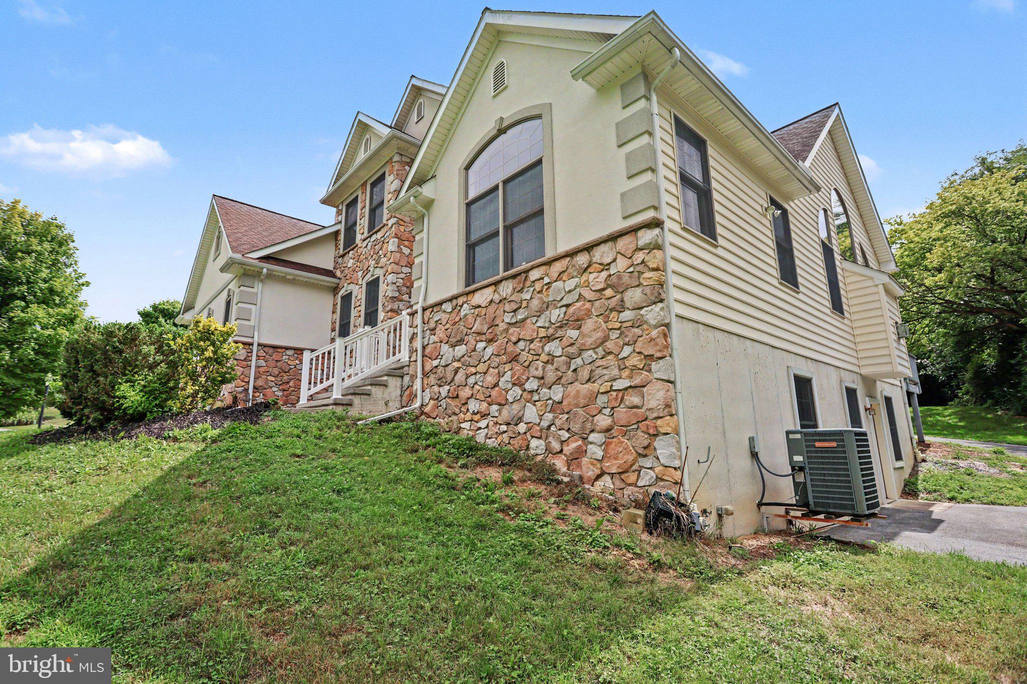 16 West Ridge Road Lititz, PA 17543 - Photo 8 of 47 Gallery Image 8