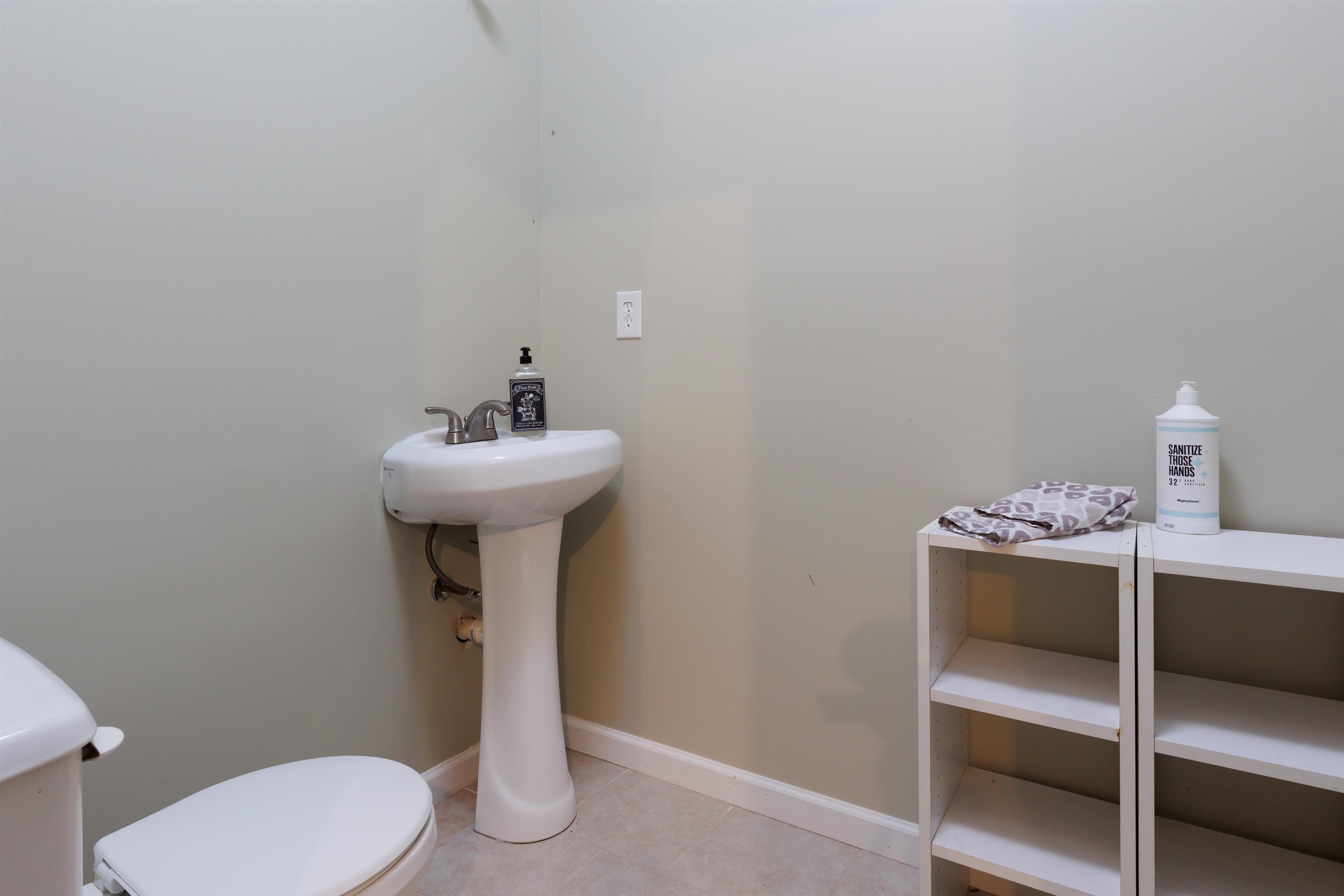 629 Southern Way Daphne, AL 36527 - Photo 25 of 34 Garage Half Bath