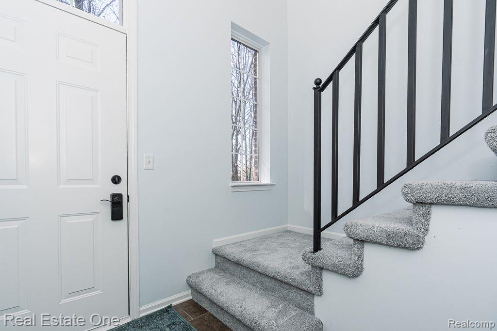 1724 Deepwood Circle, Unit 47 Rochester, MI 48307 - Photo 4 of 41 Gallery Image 4