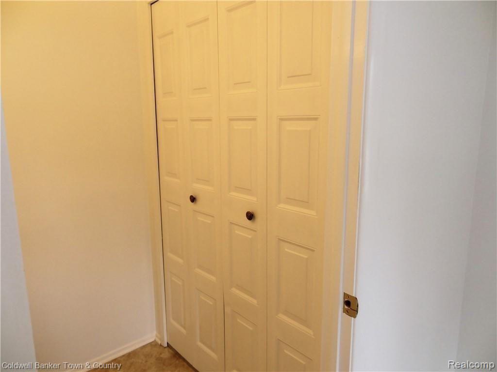 4651 Maybee Road Clarkston, MI 48348 - Photo 16 of 45 Large closet in master bath...maybe add a shower???