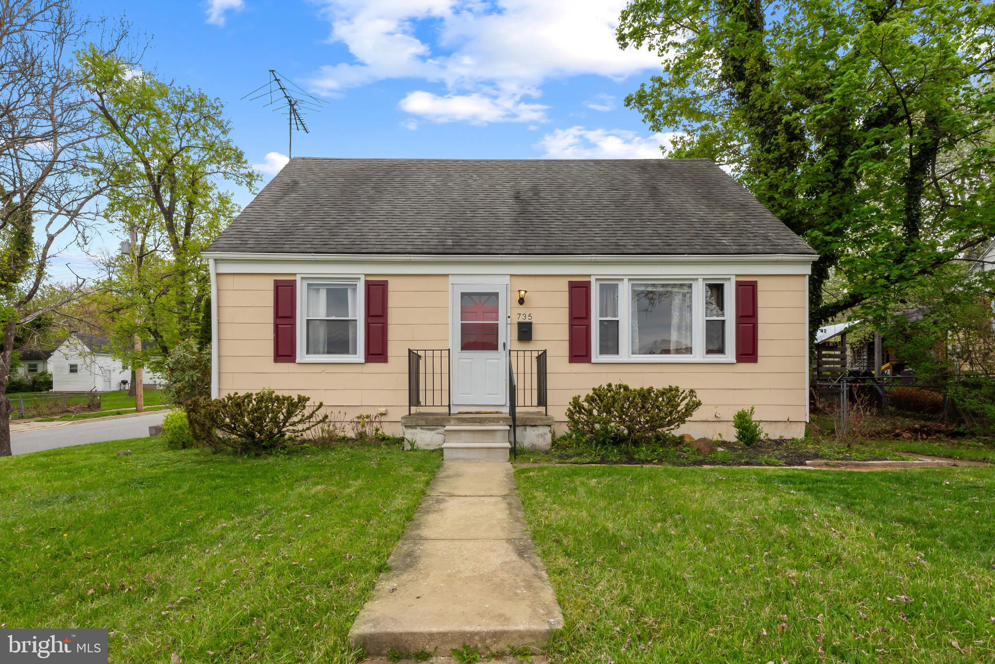 735 Cliffedge Road Baltimore, MD 21208 - Photo 1 of 39 a front view of a house with garden