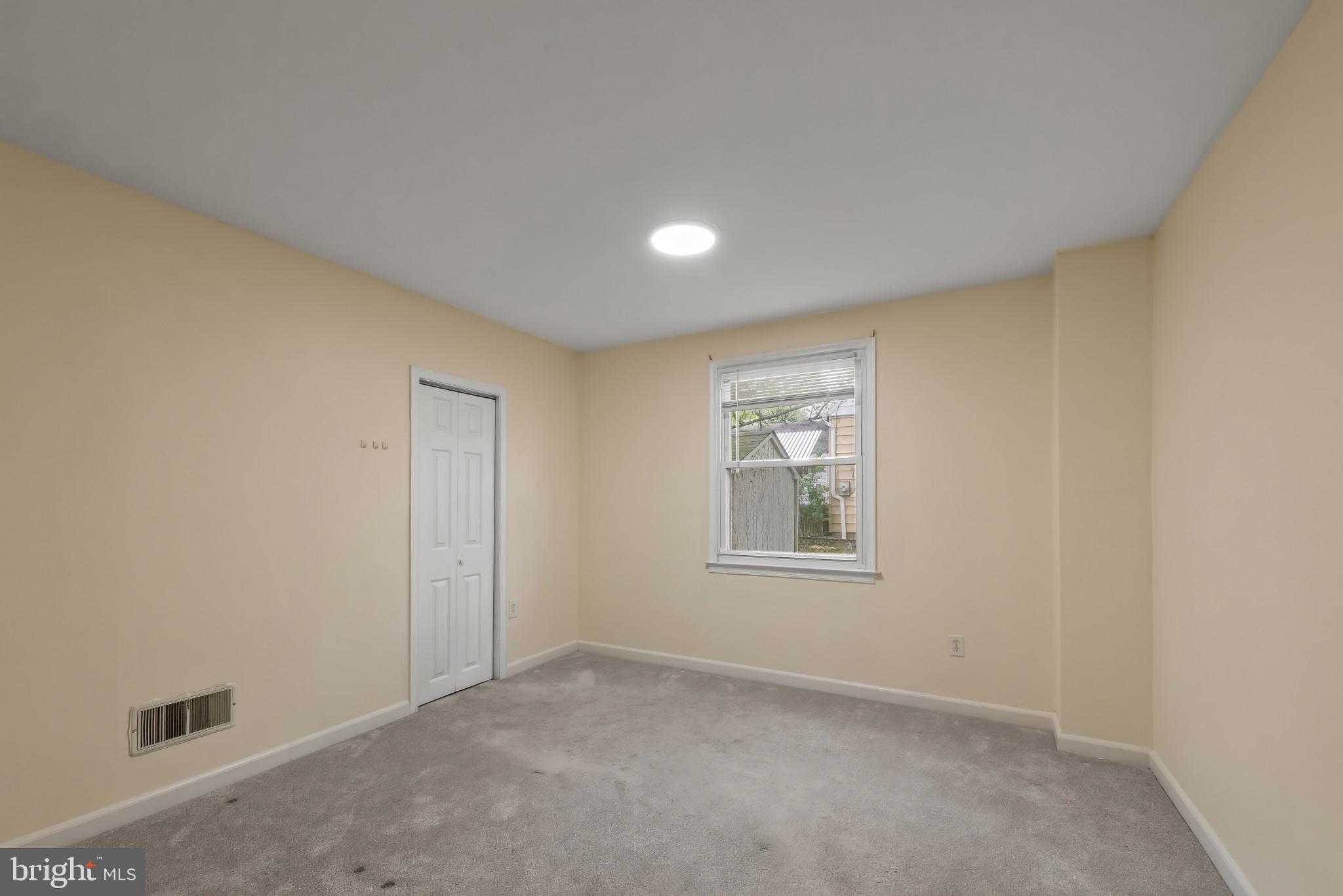 735 Cliffedge Road Baltimore, MD 21208 - Photo 15 of 39 an empty room with windows