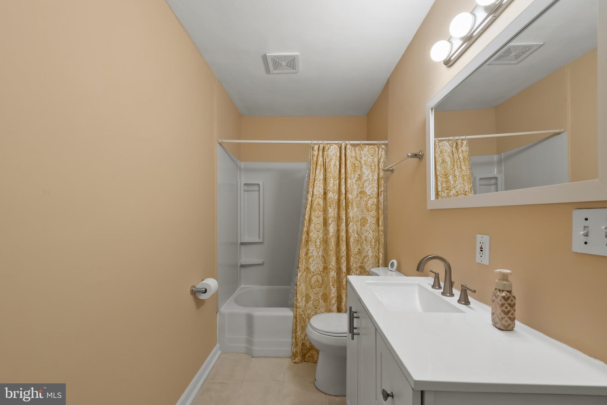 735 Cliffedge Road Baltimore, MD 21208 - Photo 17 of 39 a bathroom with a sink toilet and shower