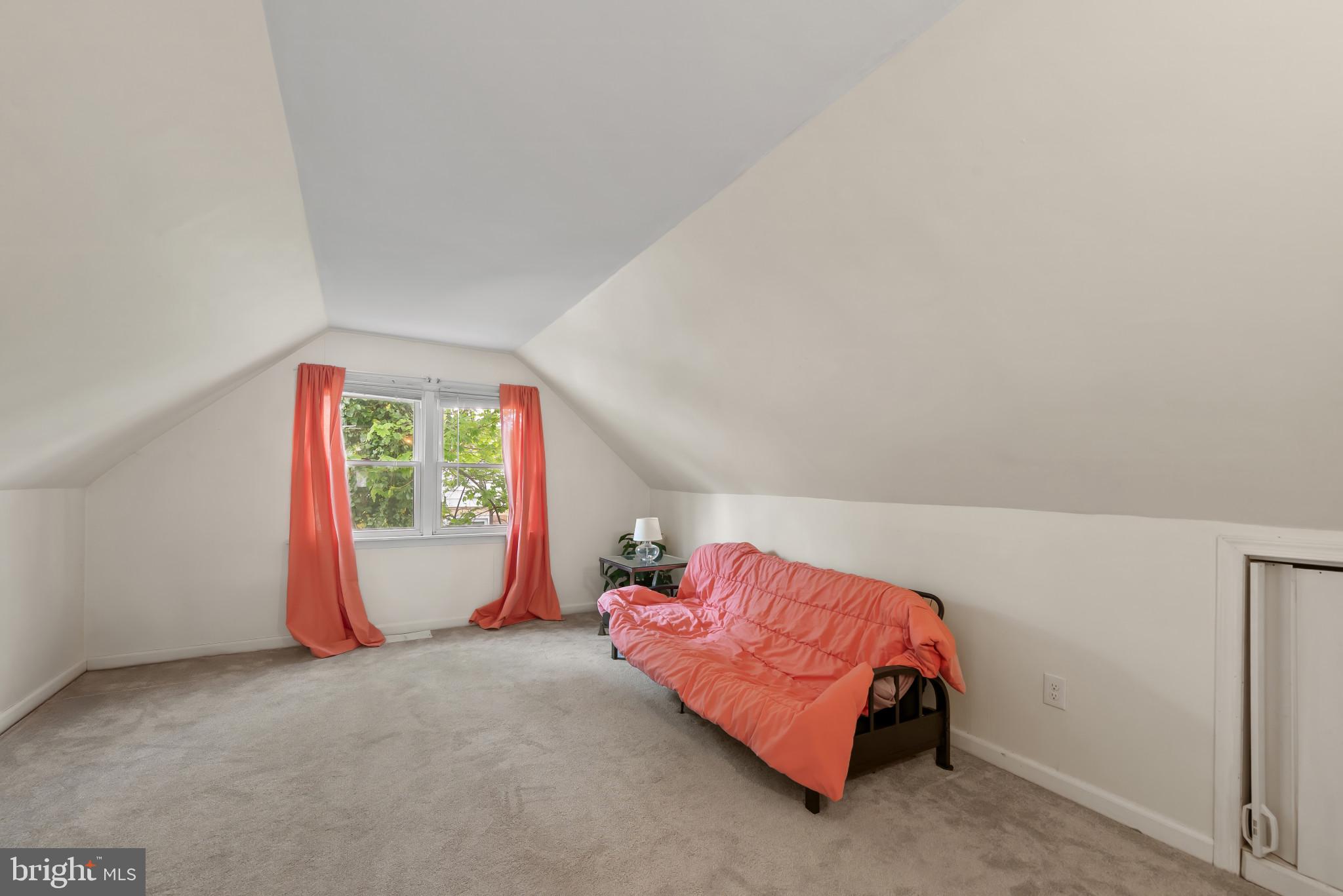 735 Cliffedge Road Baltimore, MD 21208 - Photo 20 of 39 a bedroom with a bed and a window