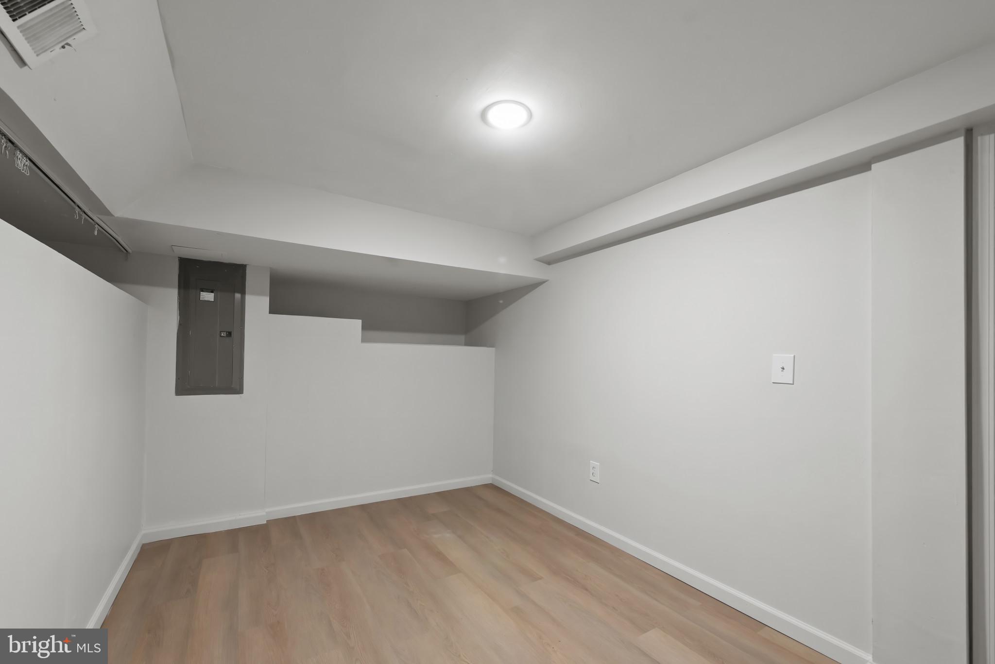 735 Cliffedge Road Baltimore, MD 21208 - Photo 29 of 39 a view of an empty room