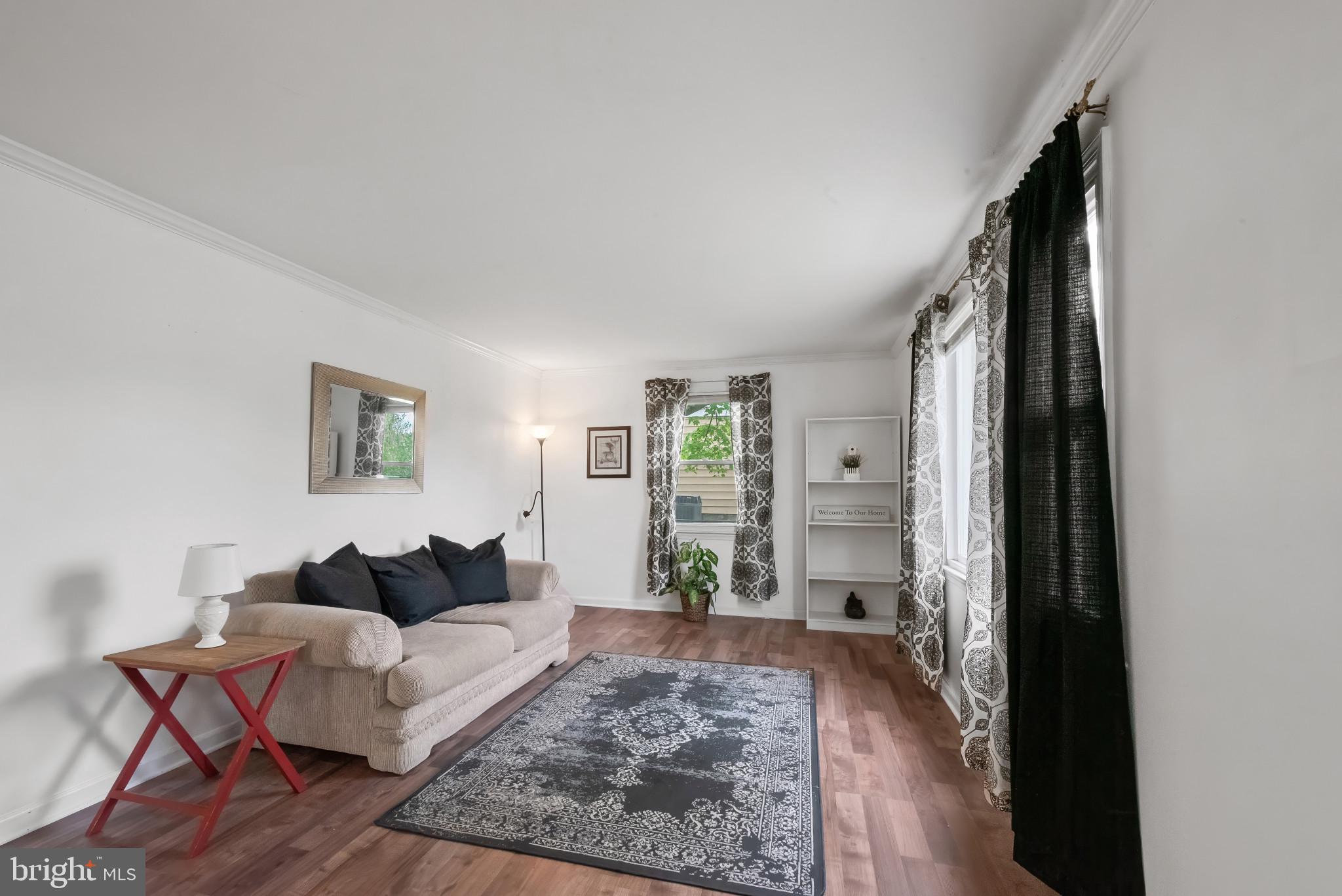 735 Cliffedge Road Baltimore, MD 21208 - Photo 3 of 39 a living room with furniture and wooden floor