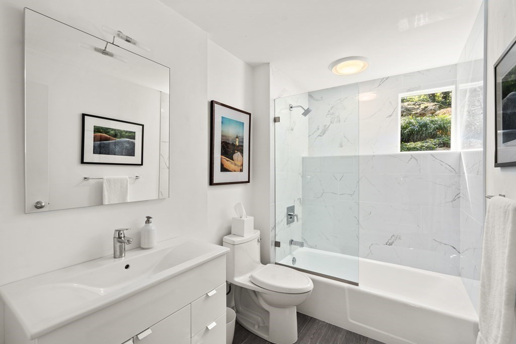 83 Ridgeway Road Weston, MA 02493 - Photo 19 of 32 a bathroom with a toilet a sink a mirror and a bathtub