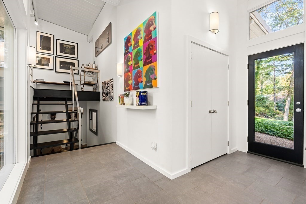 83 Ridgeway Road Weston, MA 02493 - Photo 4 of 32 an entryway with bed and a window