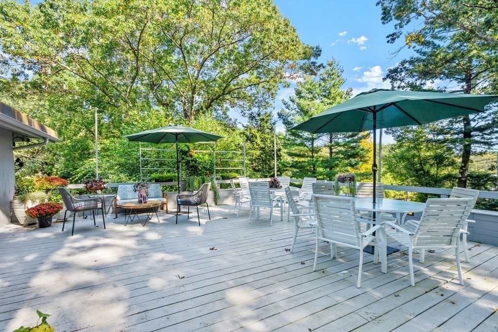 83 Ridgeway Road Weston, MA 02493 - Photo 9 of 32