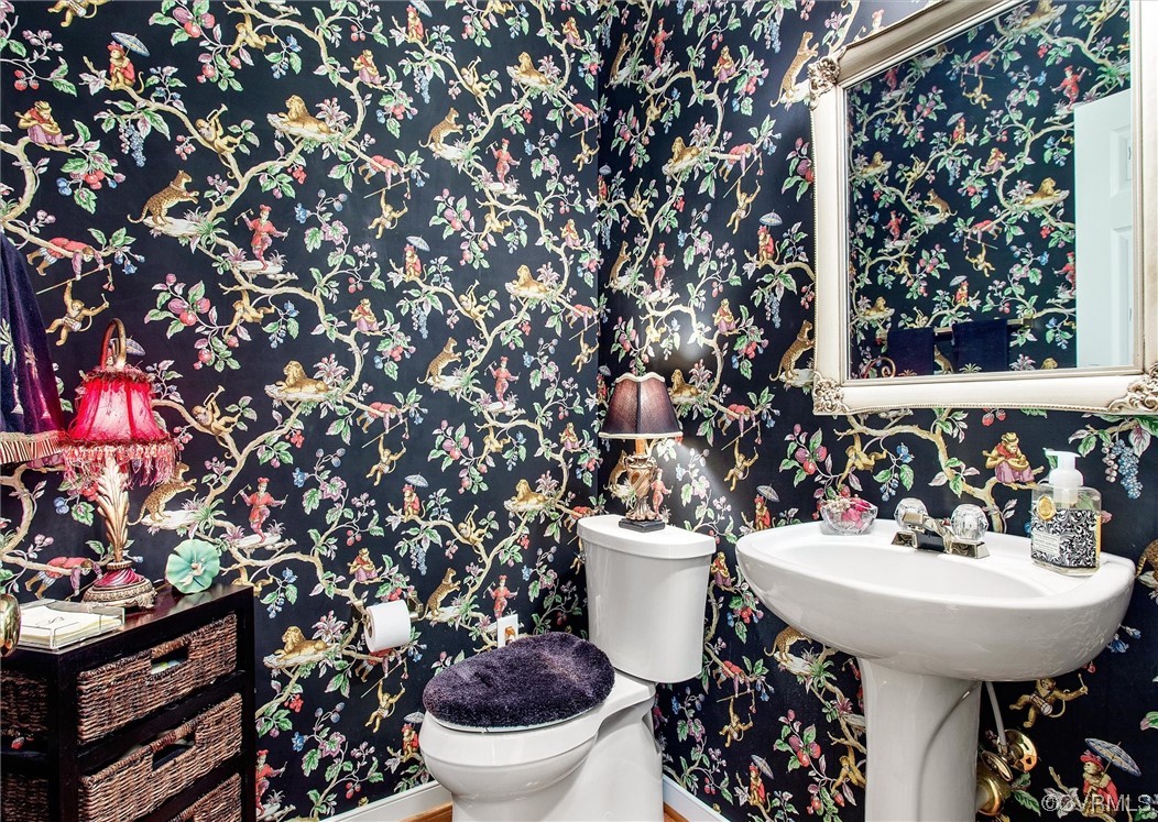 9508 Meadowview Road Henrico, VA 23294 - Photo 29 of 34 a bathroom with a sink toilet and a mirror