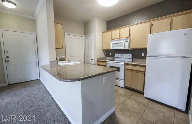 $1,399 | 2900 Sunridge Heights Parkway, Unit 1914, Henderson, NV 89052