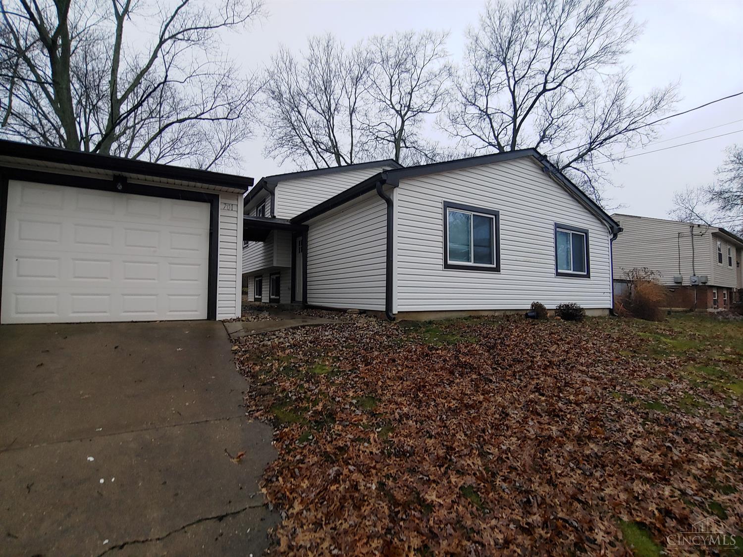 701 Woodgate Road Cincinnati, OH 45244 - Photo 2 of 19 Gallery Image 2