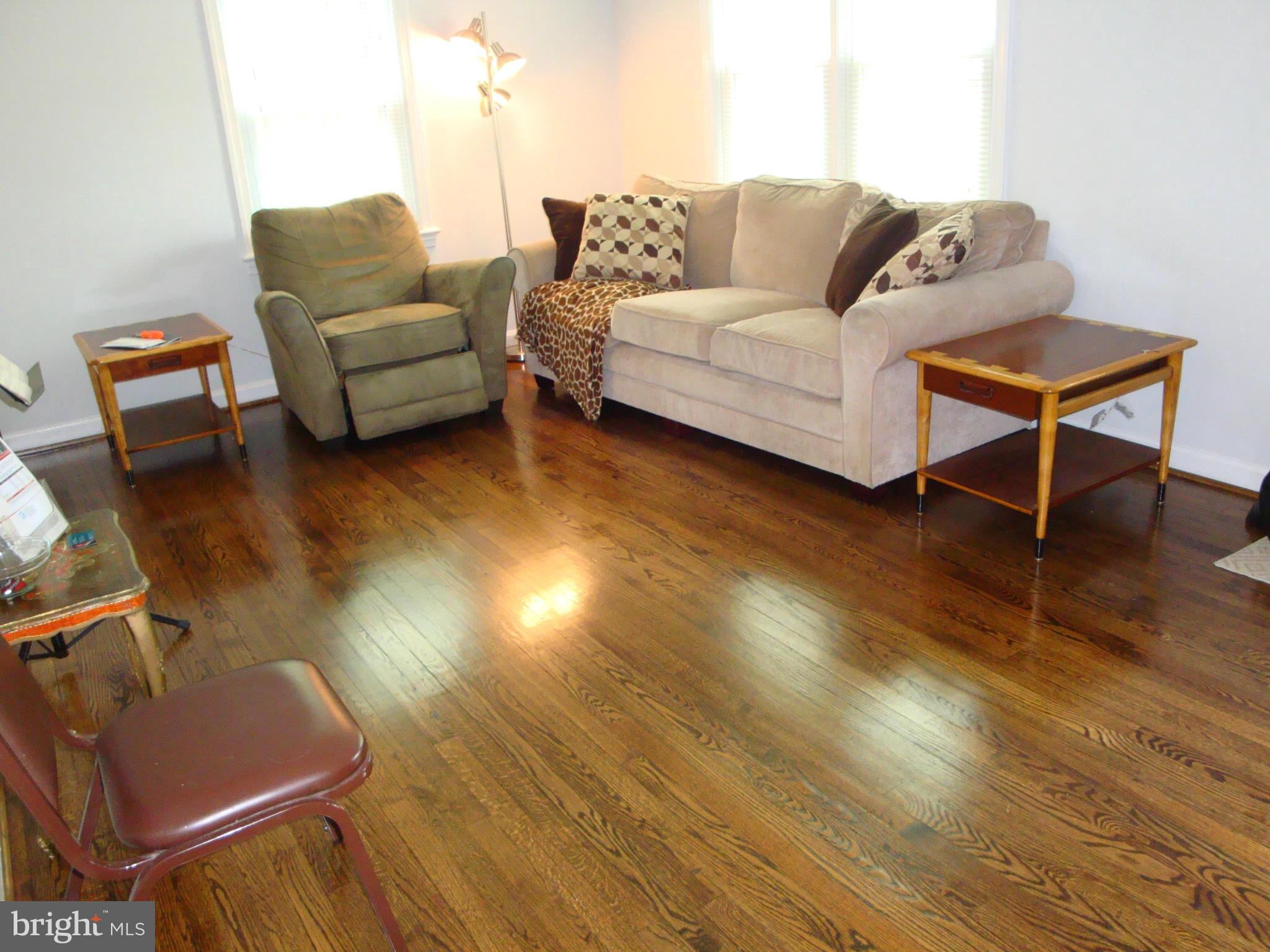 1611 Moffet Road Silver Spring, MD 20903 - Photo 2 of 14 Living Room