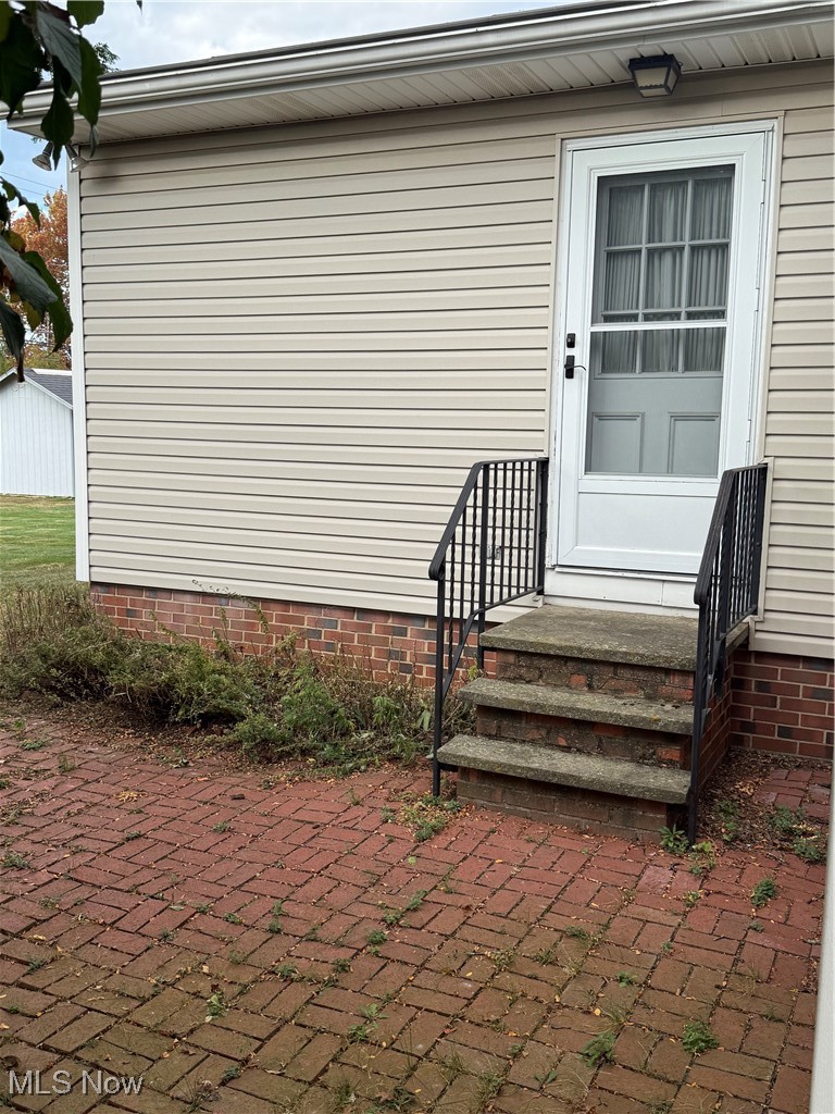 1284 Haverston Road Lyndhurst, OH 44124 - Photo 7 of 43 Doorway to property