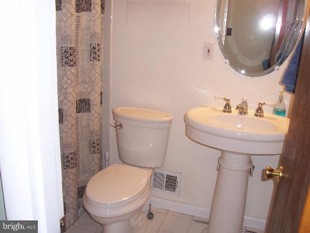 6924 Ruskin Street Springfield, VA 22150 - Photo 7 of 16 Bath