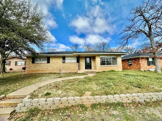 $243,900 | 903 Seymore Circle, Denison, TX 75020