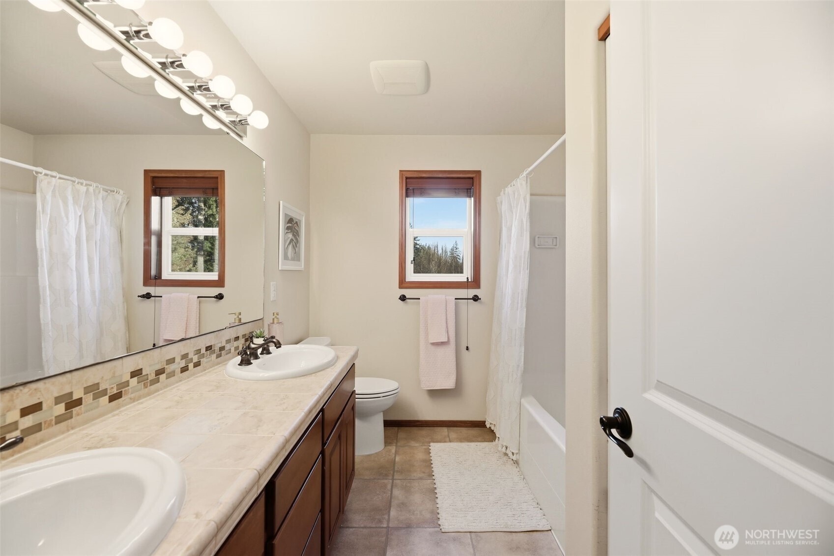 13621 3rd Street Southeast Snohomish, WA 98290 - Photo 28 of 38 a spacious bathroom with a double vanity sink and a mirror