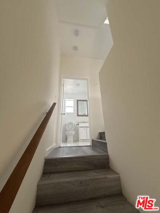 915 Broadway Street, Unit 2 Venice, CA 90291 - Photo 16 of 31 a view of entryway