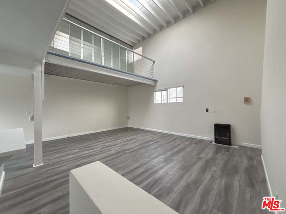 915 Broadway Street, Unit 2 Venice, CA 90291 - Photo 18 of 31 a view of empty room with wooden floor and fan
