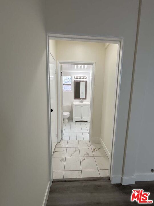 915 Broadway Street, Unit 2 Venice, CA 90291 - Photo 9 of 31 a view of a hallway with wooden floor and a living room