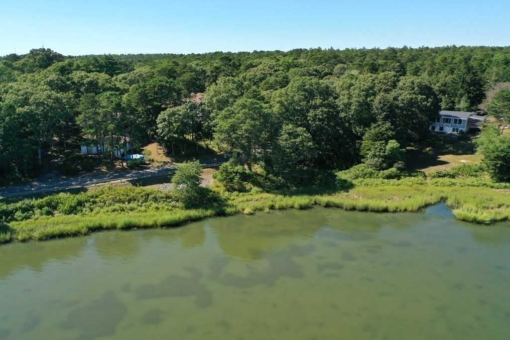 352 Mashpee Neck Road Mashpee, MA 02649 - Photo 4 of 27 Gallery Image 4