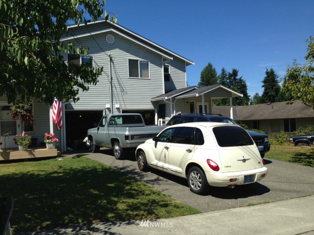7522 Lower Ridge Road Everett, WA 98203 - Photo 1 of 6 a front view of a house with a garden