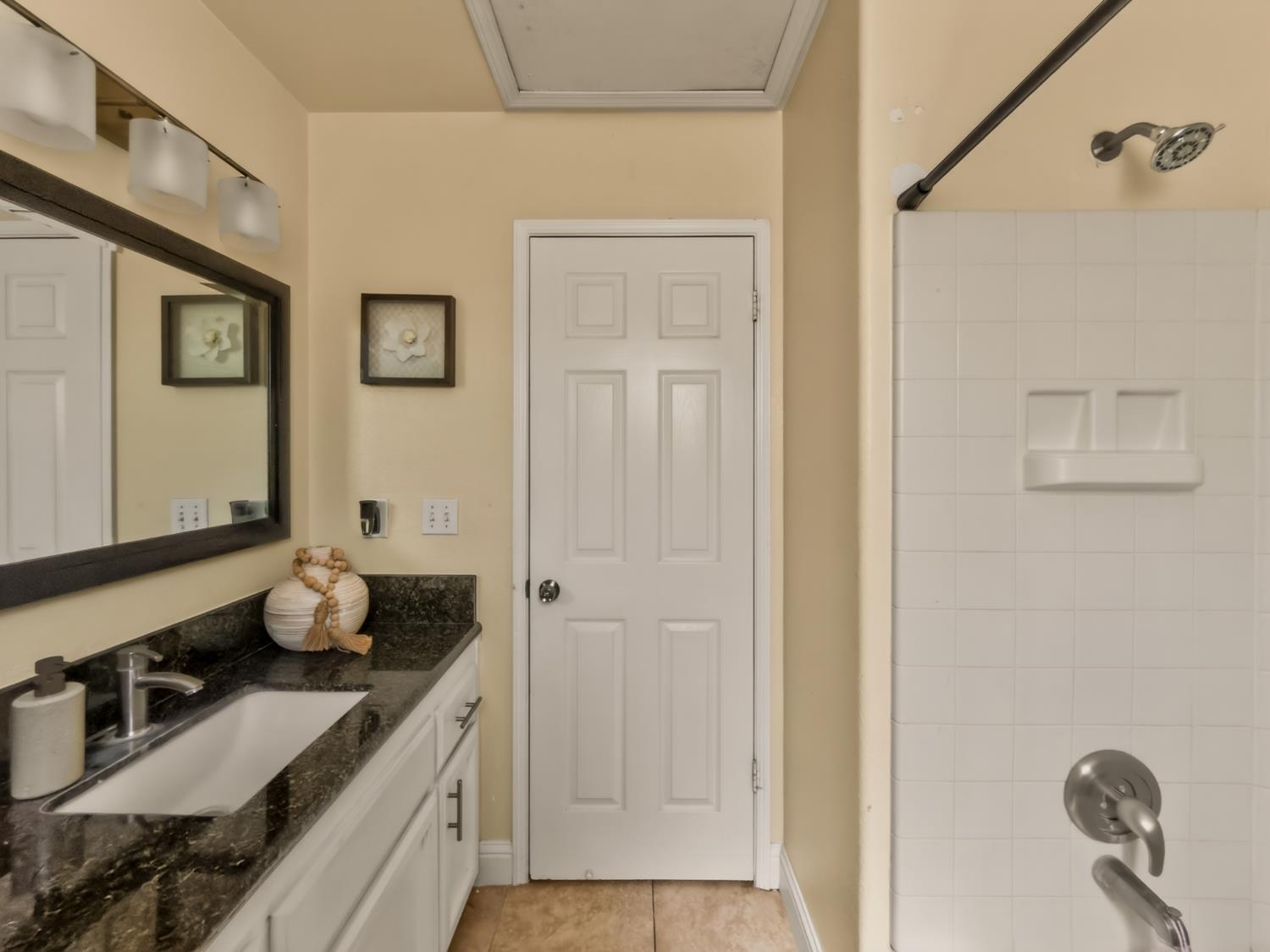 5451 North State Street Fresno, CA 93722 - Photo 19 of 22 Hall Bathroom