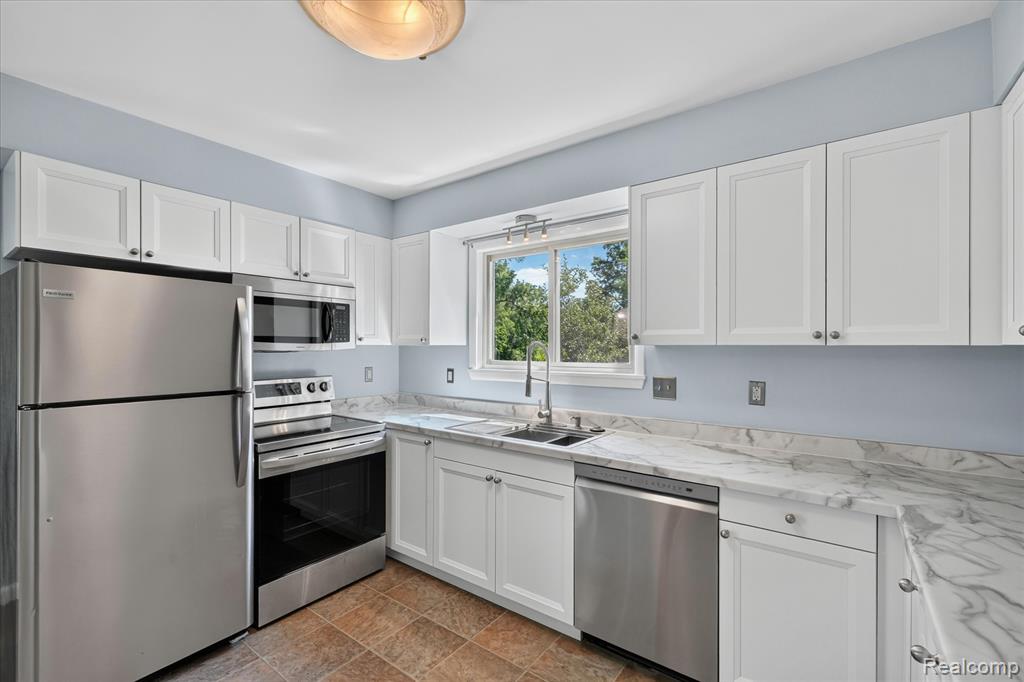 2370 Norton Road Rochester Hills, MI 48307 - Photo 5 of 15
