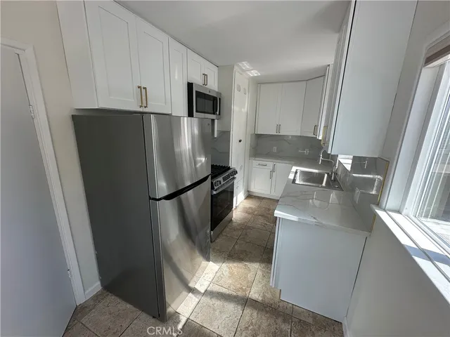 $3,800 | 933 Bayview Drive, Hermosa Beach, CA 90254