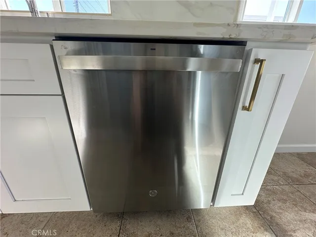 $3,800 | 933 Bayview Drive, Hermosa Beach, CA 90254