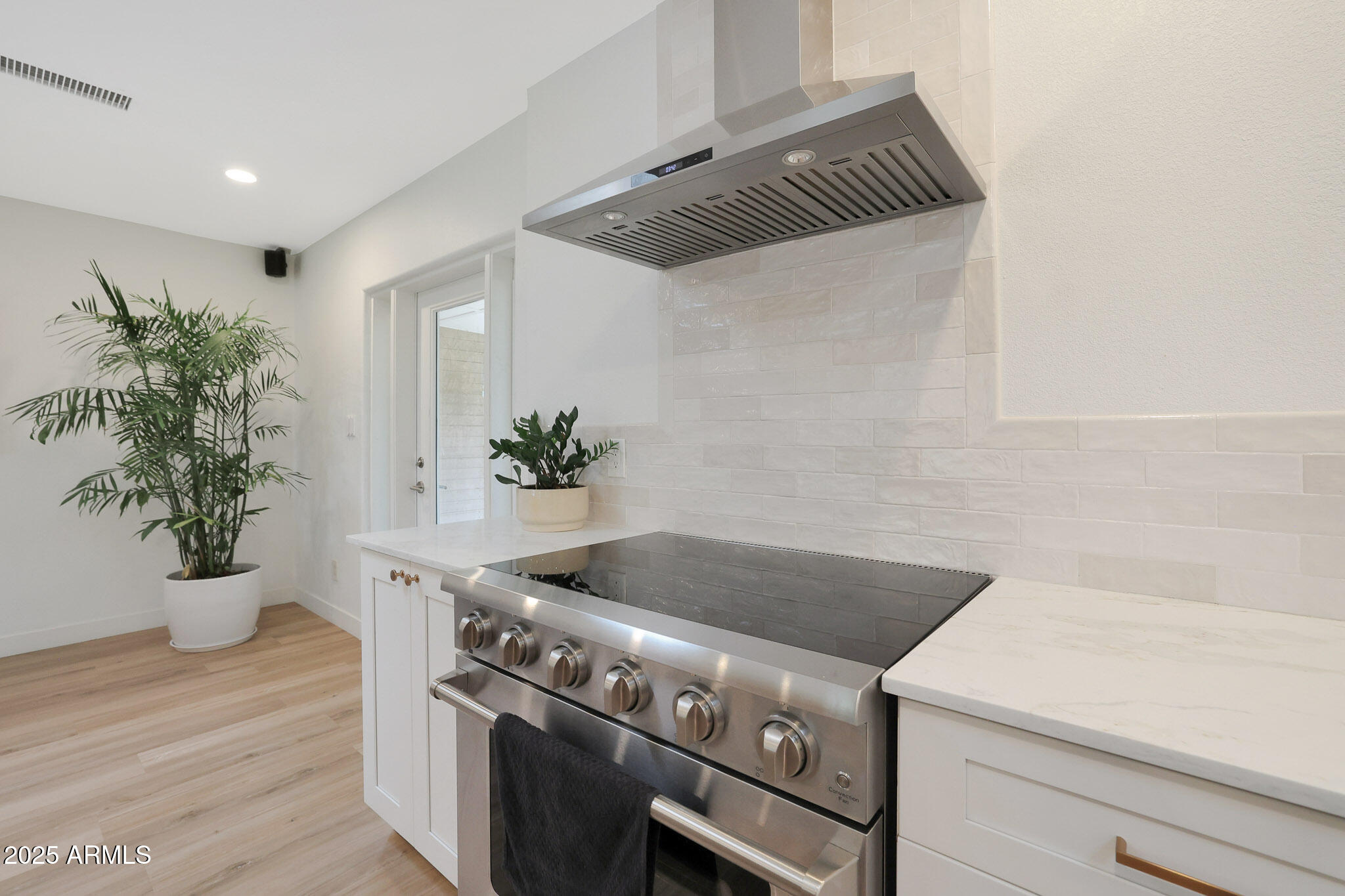 2226 East Fairmount Avenue Phoenix, AZ 85016 - Photo 10 of 50 a close view of stove top oven