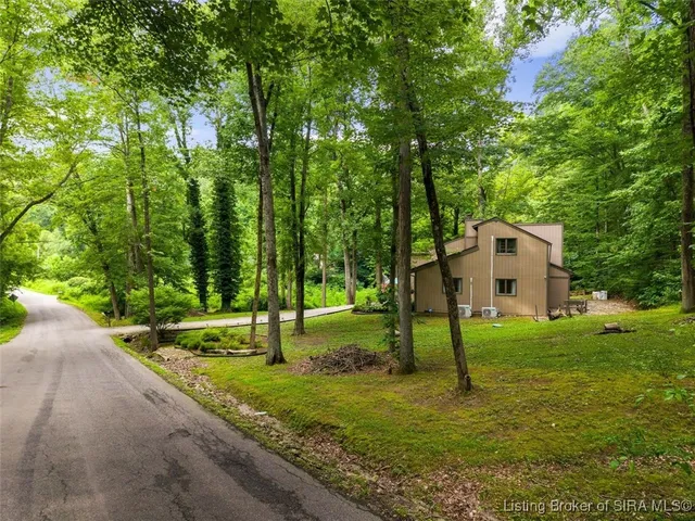 $289,900 | 3962 South Fire Lane Road, Pekin, IN 47165