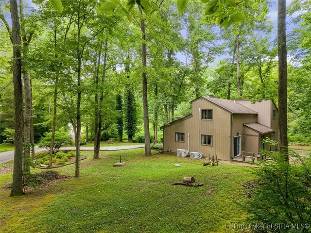 $289,900 | 3962 South Fire Lane Road, Pekin, IN 47165