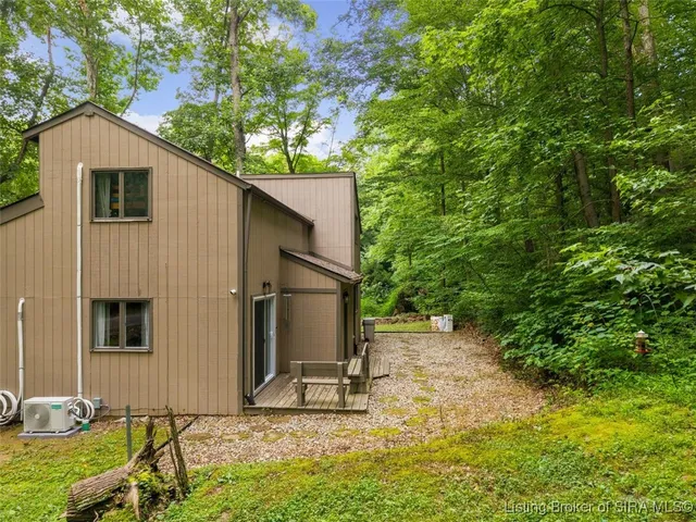 $289,900 | 3962 South Fire Lane Road, Pekin, IN 47165