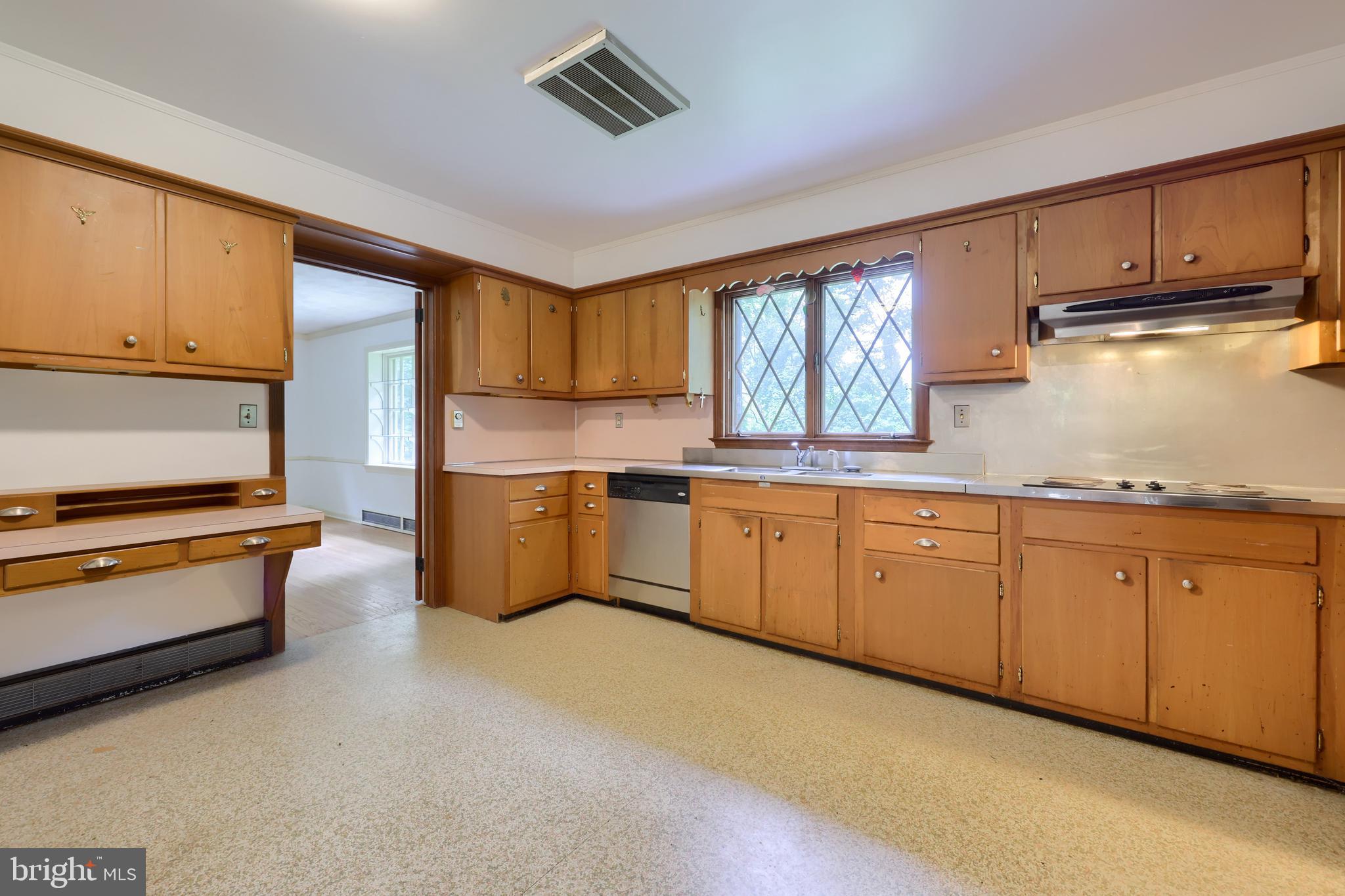 705 Carroll Road York, PA 17403 - Photo 13 of 38 Gallery Image 13