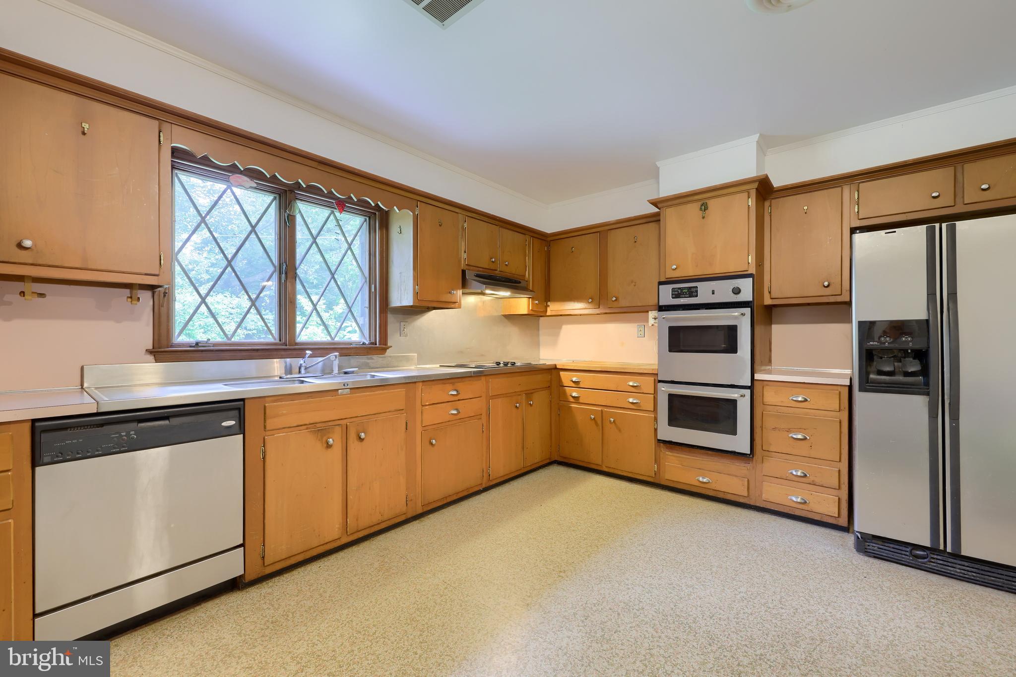705 Carroll Road York, PA 17403 - Photo 14 of 38 Gallery Image 14