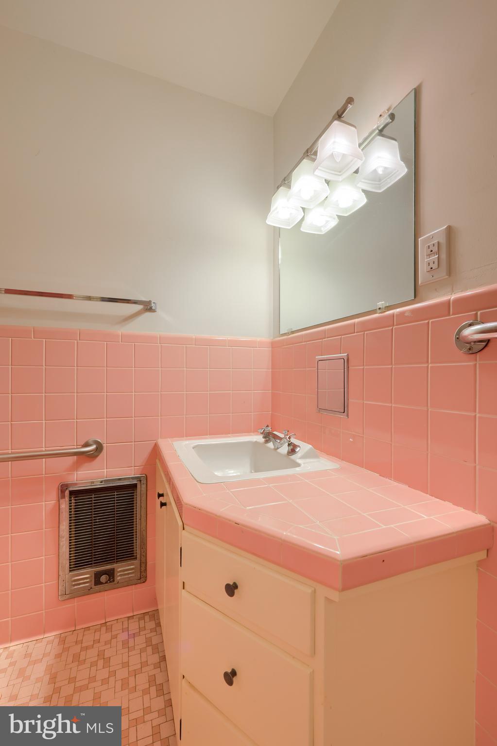 705 Carroll Road York, PA 17403 - Photo 18 of 38 Gallery Image 18