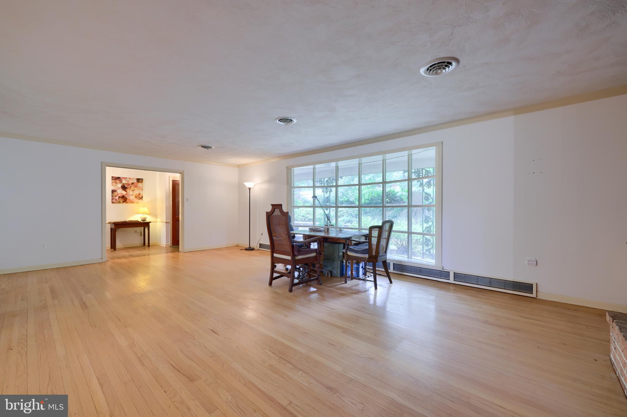 705 Carroll Road York, PA 17403 - Photo 6 of 38 Gallery Image 6