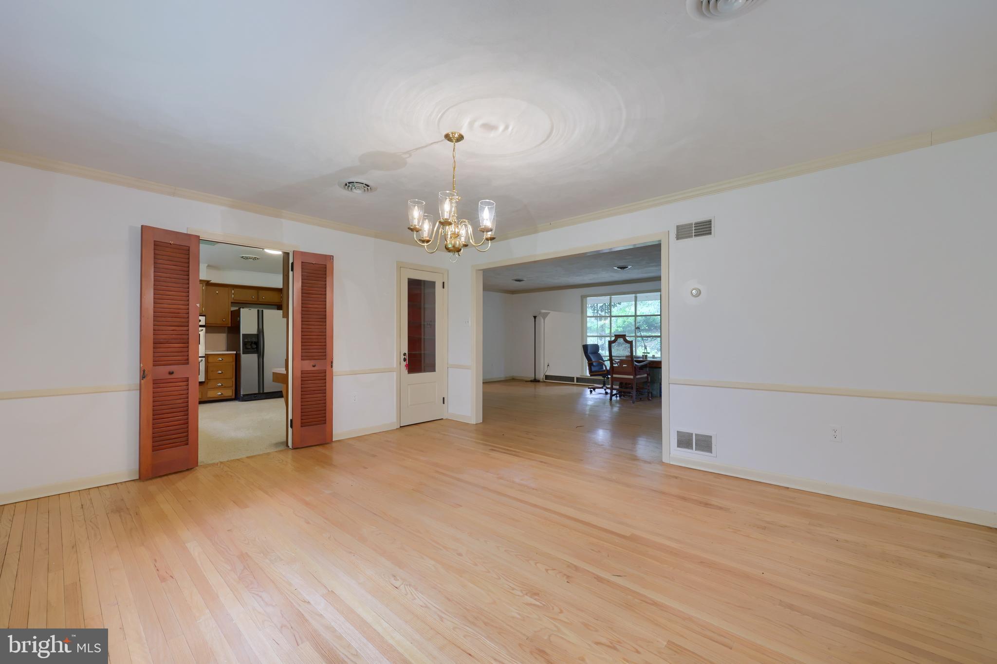 705 Carroll Road York, PA 17403 - Photo 10 of 38 Gallery Image 10