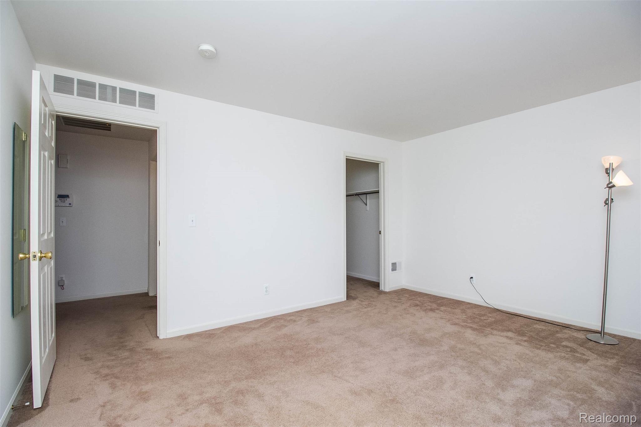 11778 Farmington Road, Unit 48 Livonia, MI 48150 - Photo 19 of 25 19.jpg