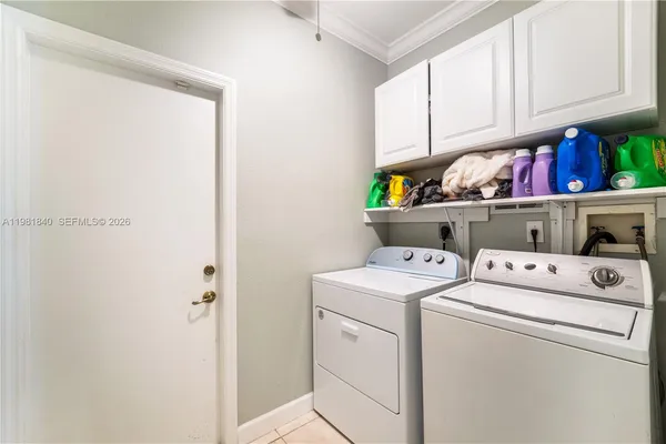 a view of entryway with workspace