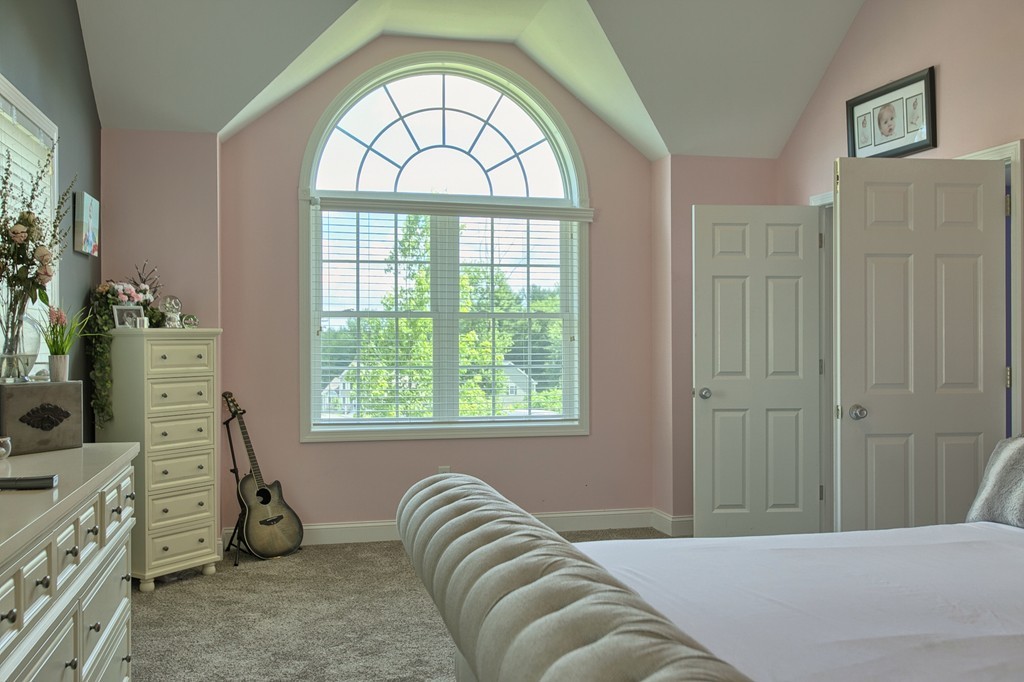 72 Clement Road Dracut, MA 01826 - Photo 29 of 30 a view of a livingroom with workspace