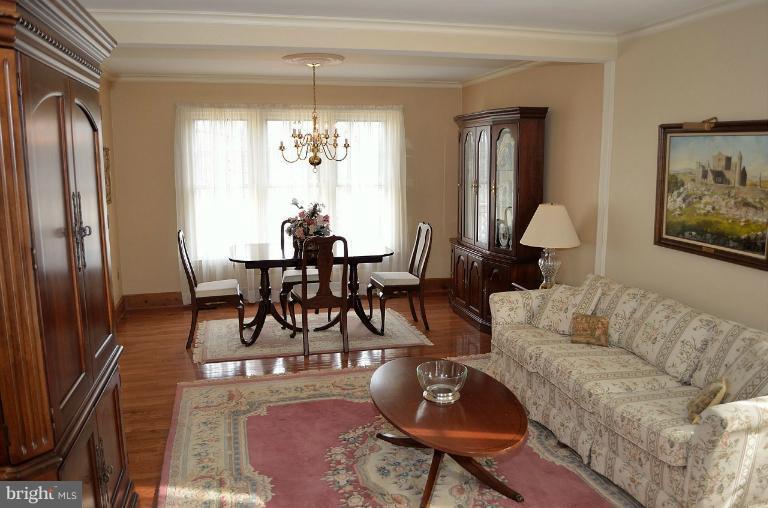 6825 Bluecurl Circle Springfield, VA 22152 - Photo 1 of 22 Living Room