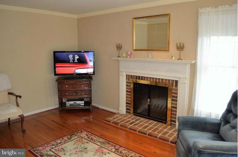 6825 Bluecurl Circle Springfield, VA 22152 - Photo 18 of 22 Family Room