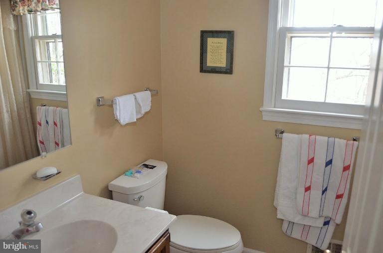 6825 Bluecurl Circle Springfield, VA 22152 - Photo 4 of 22 Guest Bath