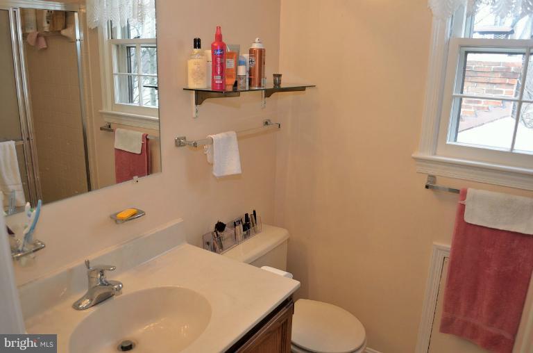 6825 Bluecurl Circle Springfield, VA 22152 - Photo 5 of 22 Bath (Master)