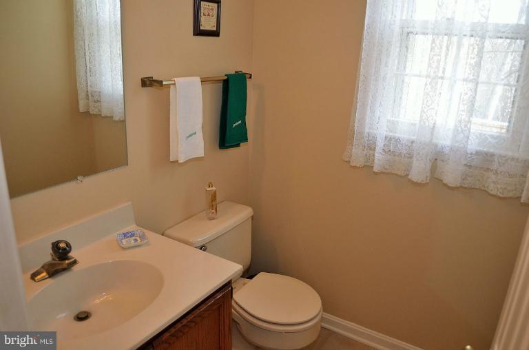 6825 Bluecurl Circle Springfield, VA 22152 - Photo 6 of 22 Powder Room