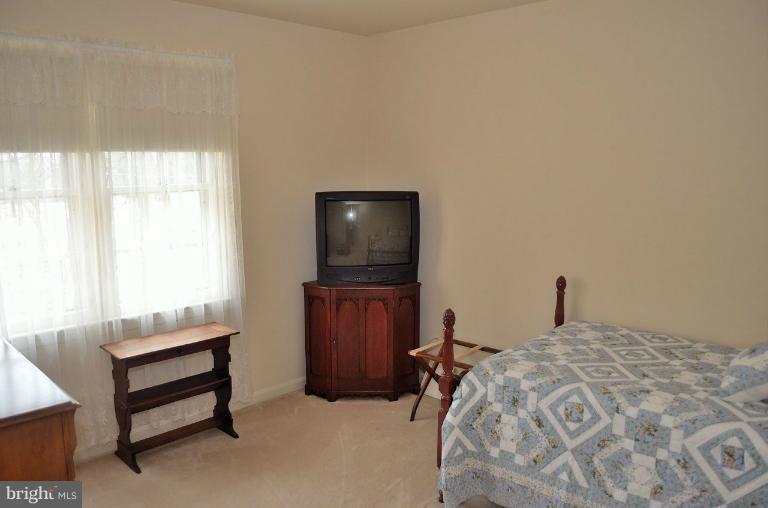 6825 Bluecurl Circle Springfield, VA 22152 - Photo 8 of 22 Bedroom